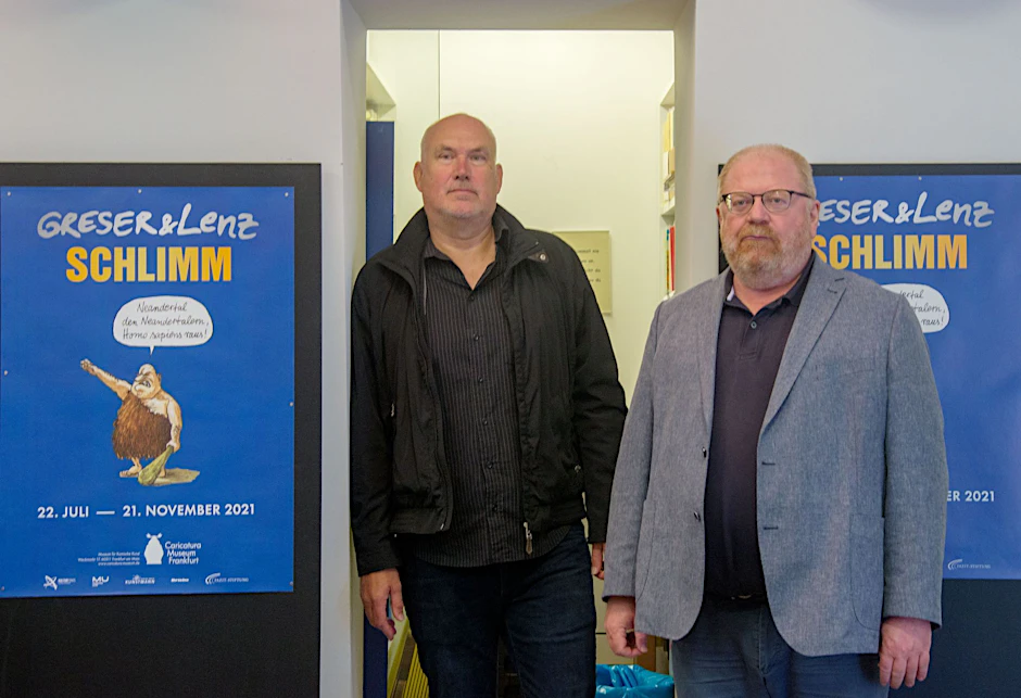 FRANKFURT/MAIN - DEUTSCHLAND: 20. Juli 2021, Die Zeichner Achim Greser und Heribert Lenz stehen in der Ausstellung "Ein Vierteljahrhundert Witze fÃ_r Deutschland" Das Caricatura Museum Frankfurt zeigt bis zum 21. November 2021 die komischen Werke des Karikaturistenduos Greser & Lenz.  Bernd Kammerer