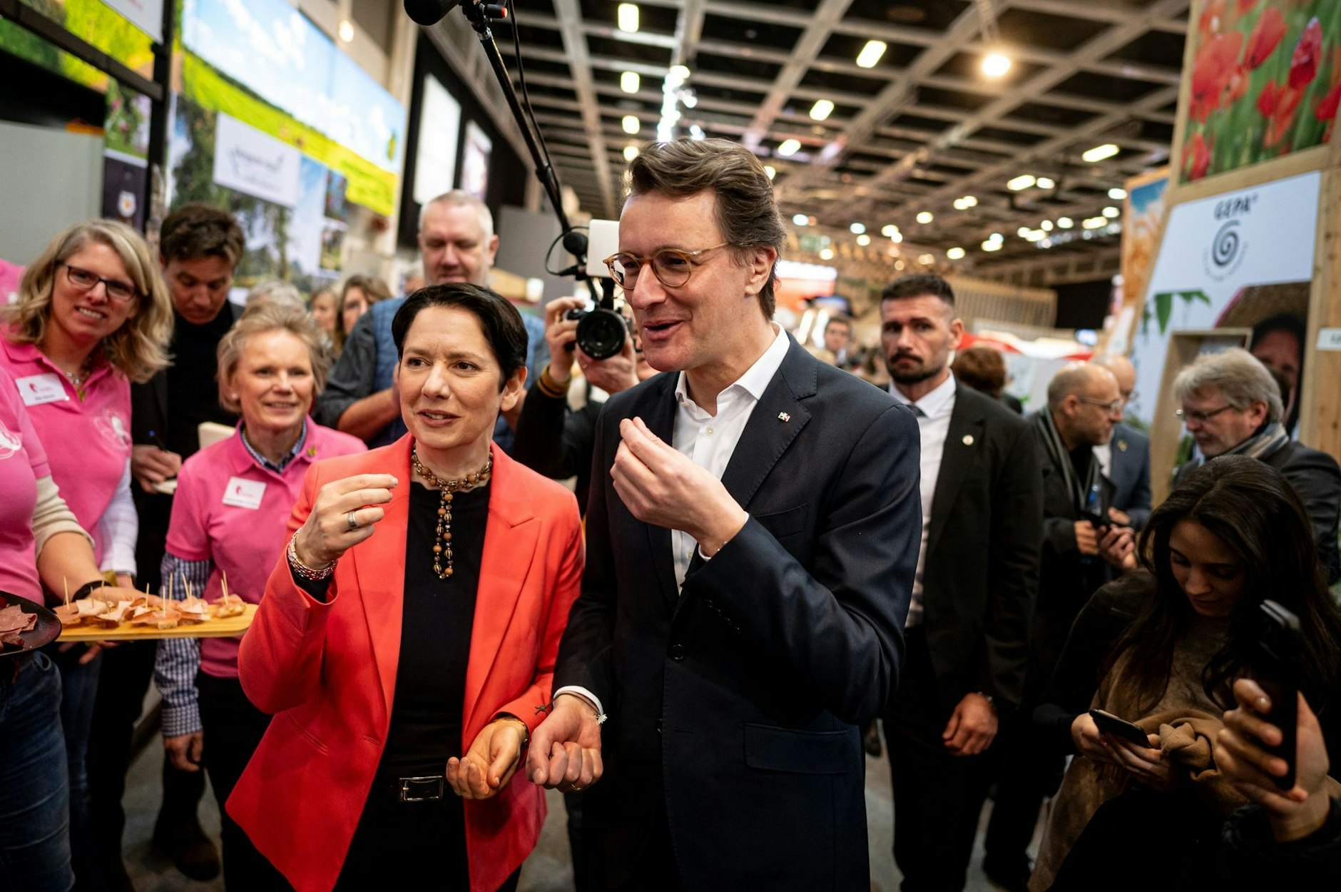 Nordrhein-Westfalens Ministerpräsident Hendrik Wüst und Landwirtschaftsministerin Silke Gorißen.  