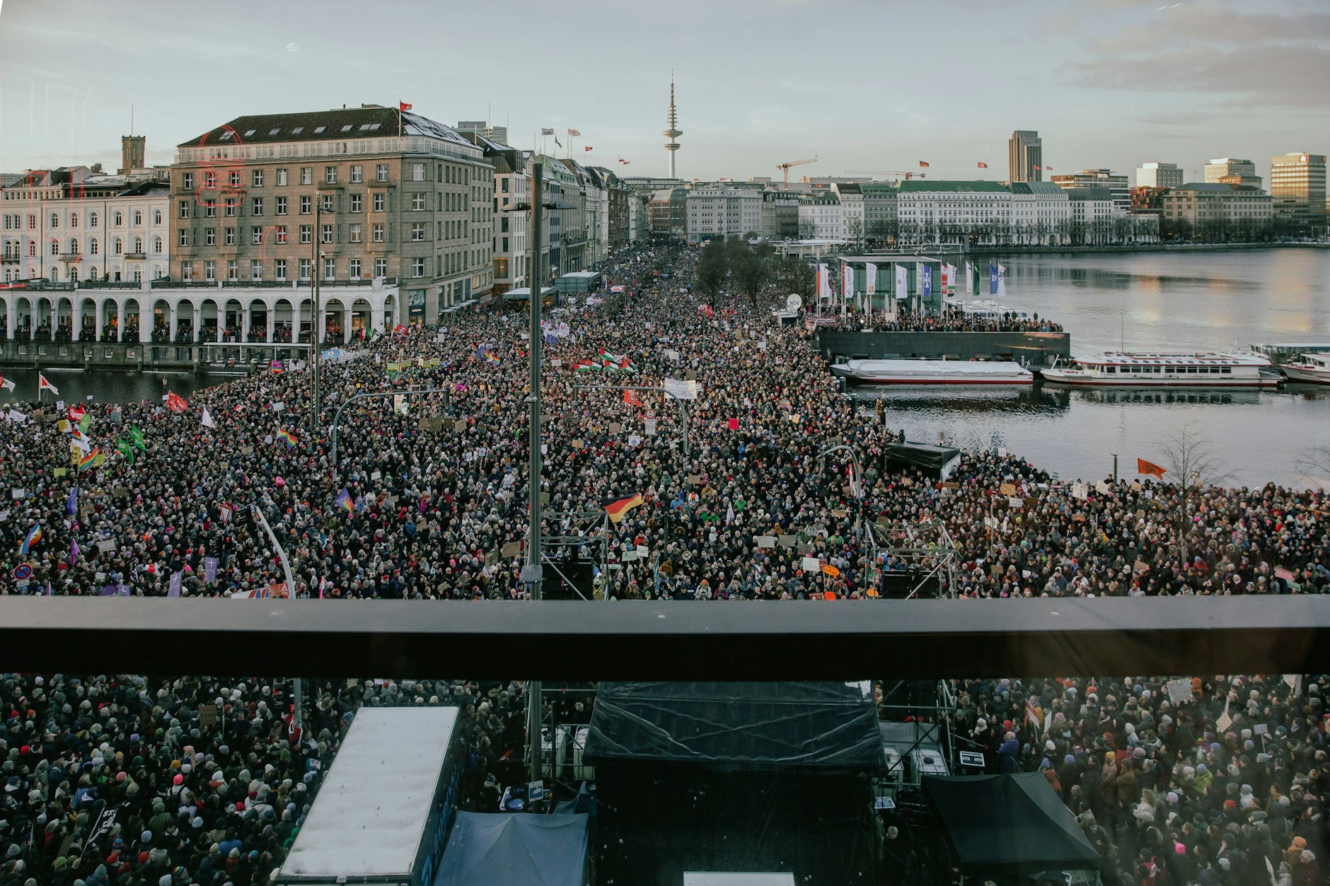 80.000 kamen zur Demonstration in Hamburg. 