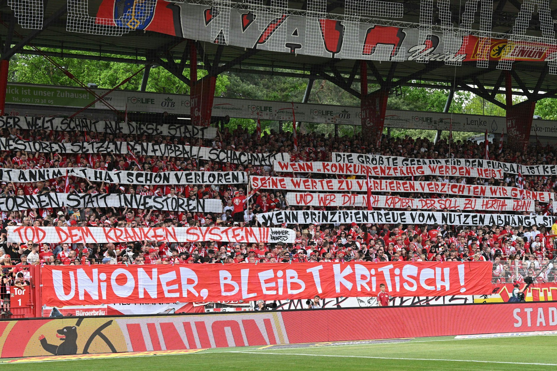 Schon lange dagegen: Die Fans des 1. FC Union machten bereits im Mai klar, was sie von einem DFL-Investor halten.