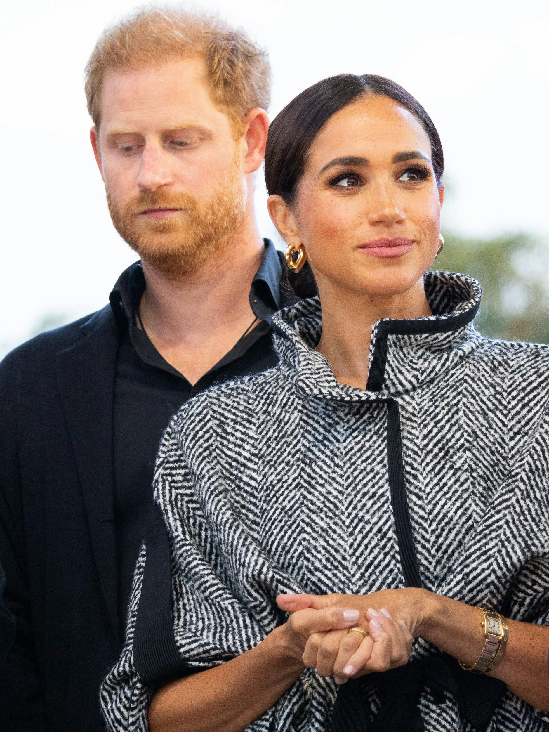 Prinz Harry und seine Frau Meghan sind aus der britischen Königsfamilie ausgetreten und leben in den Vereinigten Staaten.