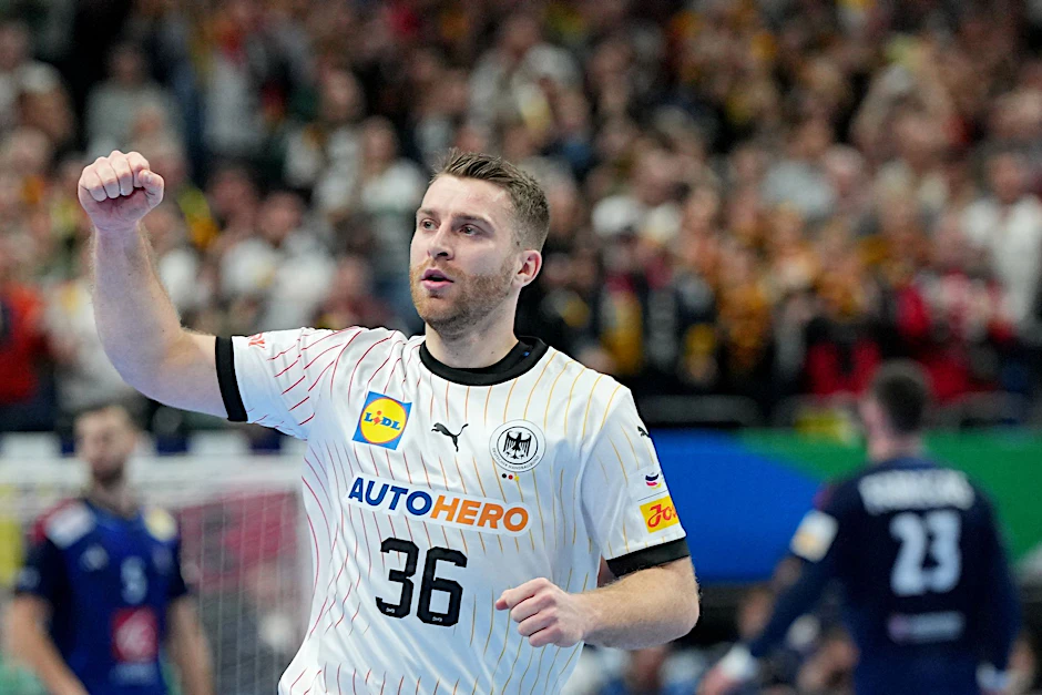 ARCHIV - Freut sich auf das Duell mit Österreich: Lukas Mertens.  