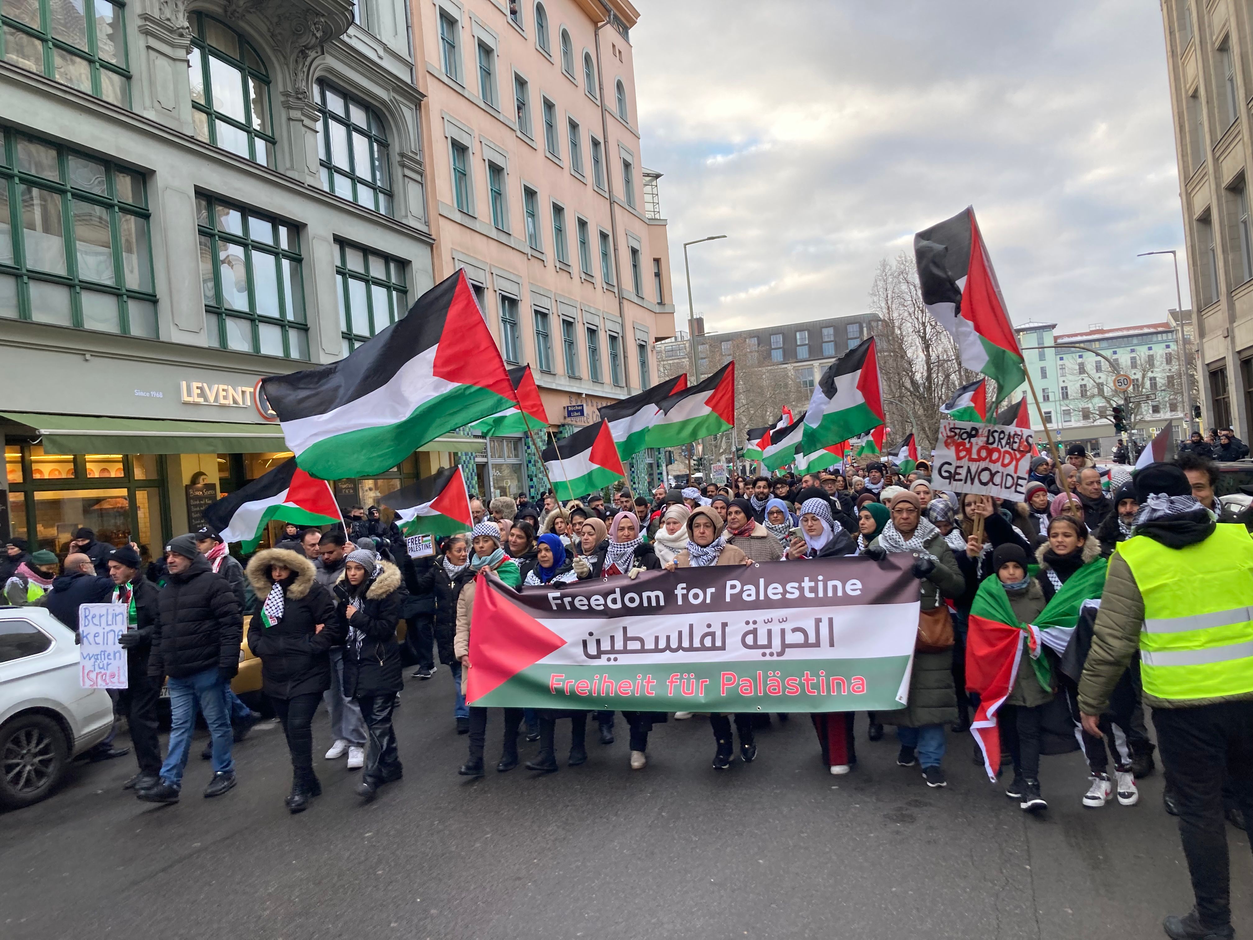 Anti-Israel-Demo in Berlin: Redner bezeichnen Scholz als „Mörder“ – Polizei schreitet ein