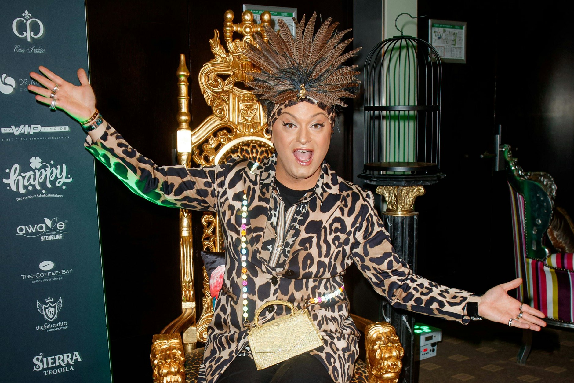 Julian F.M. Stoeckel veranstaltete eine große Dschungelcamp-Party in Berlin.