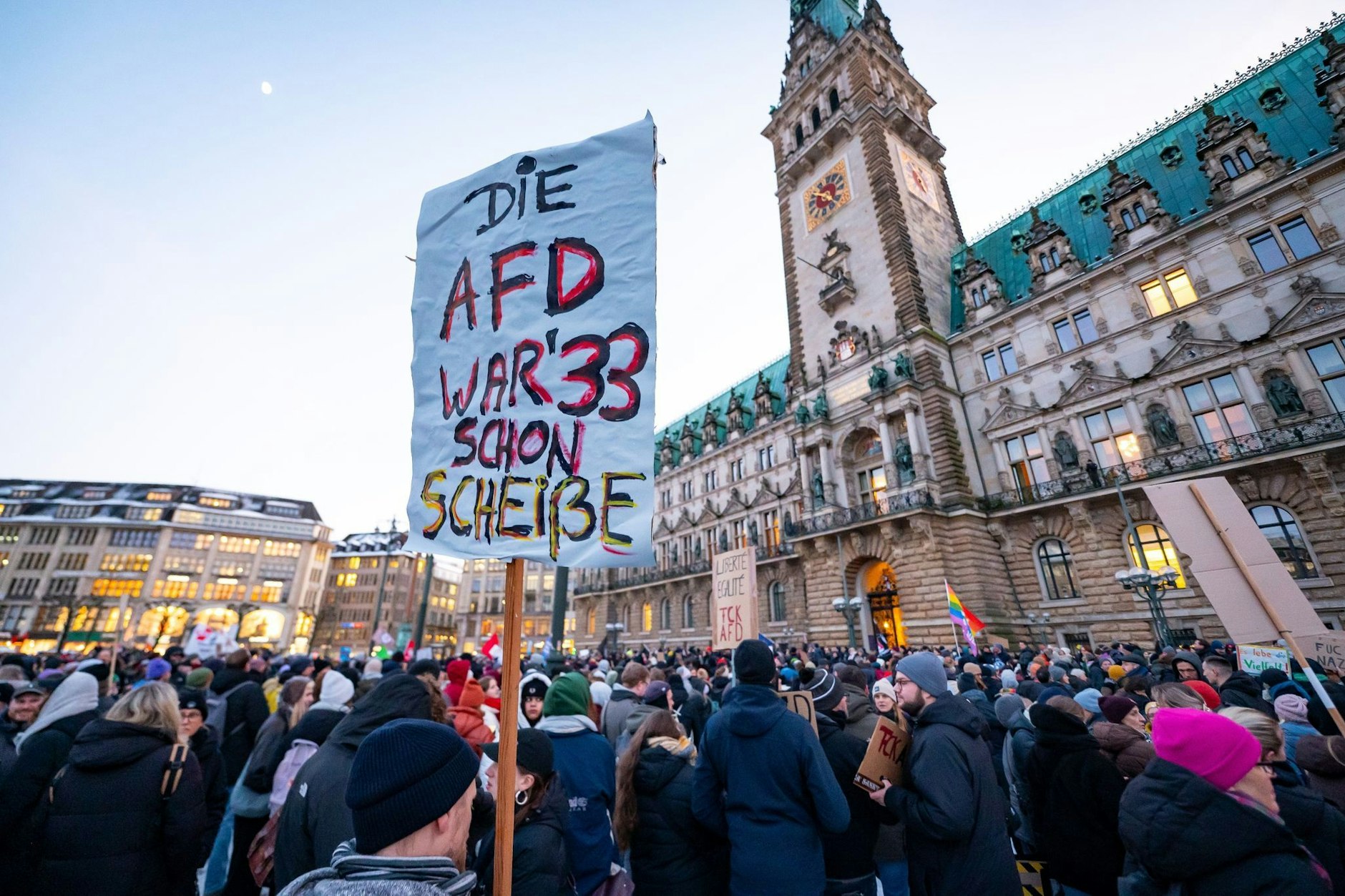Hamburg setzt ein Zeichen des Widerstands gegen rechtsextreme Umtriebe. 