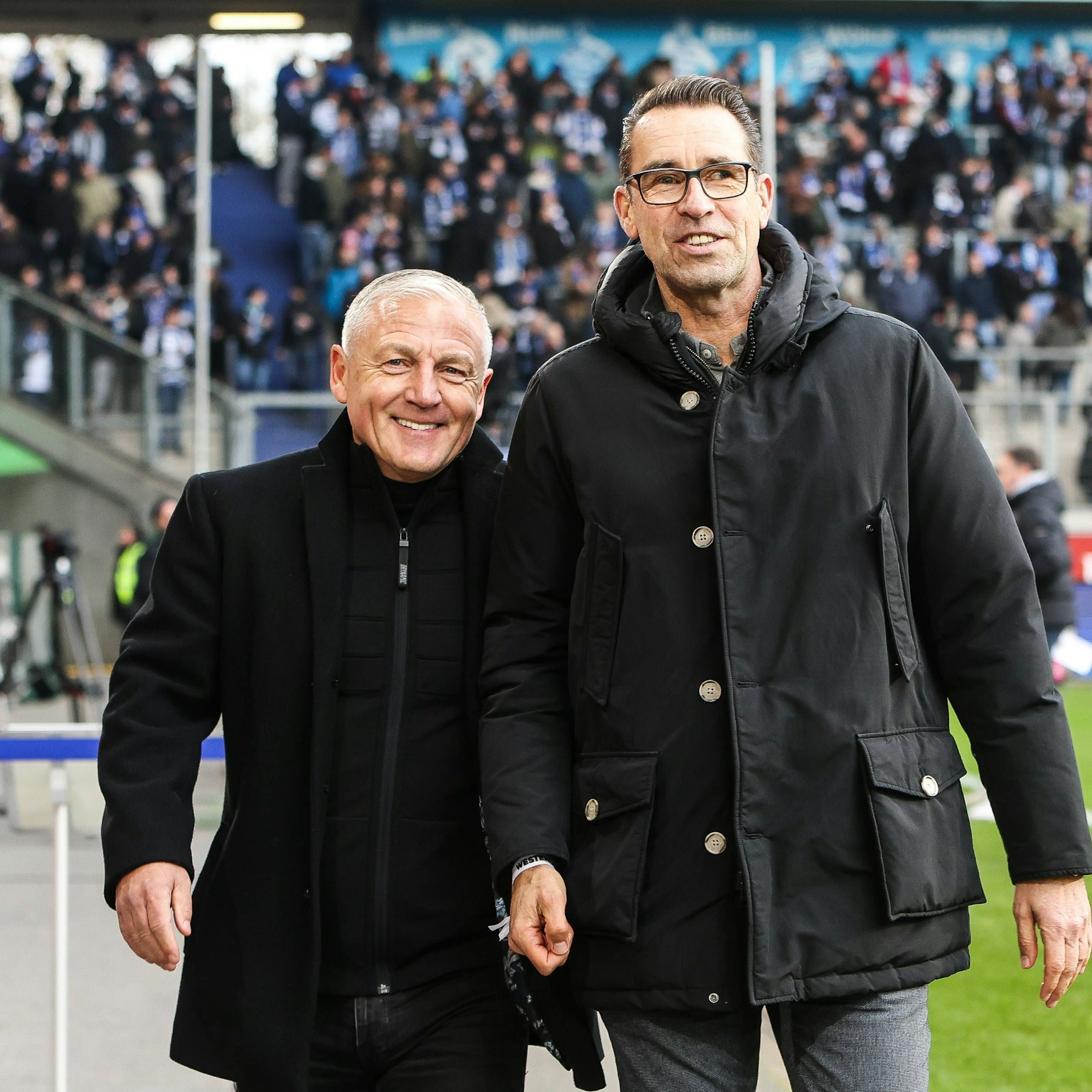 Michael Preetz (l.) mit MSV-Legende Ferenc Schmidt im Duisburger Stadion.