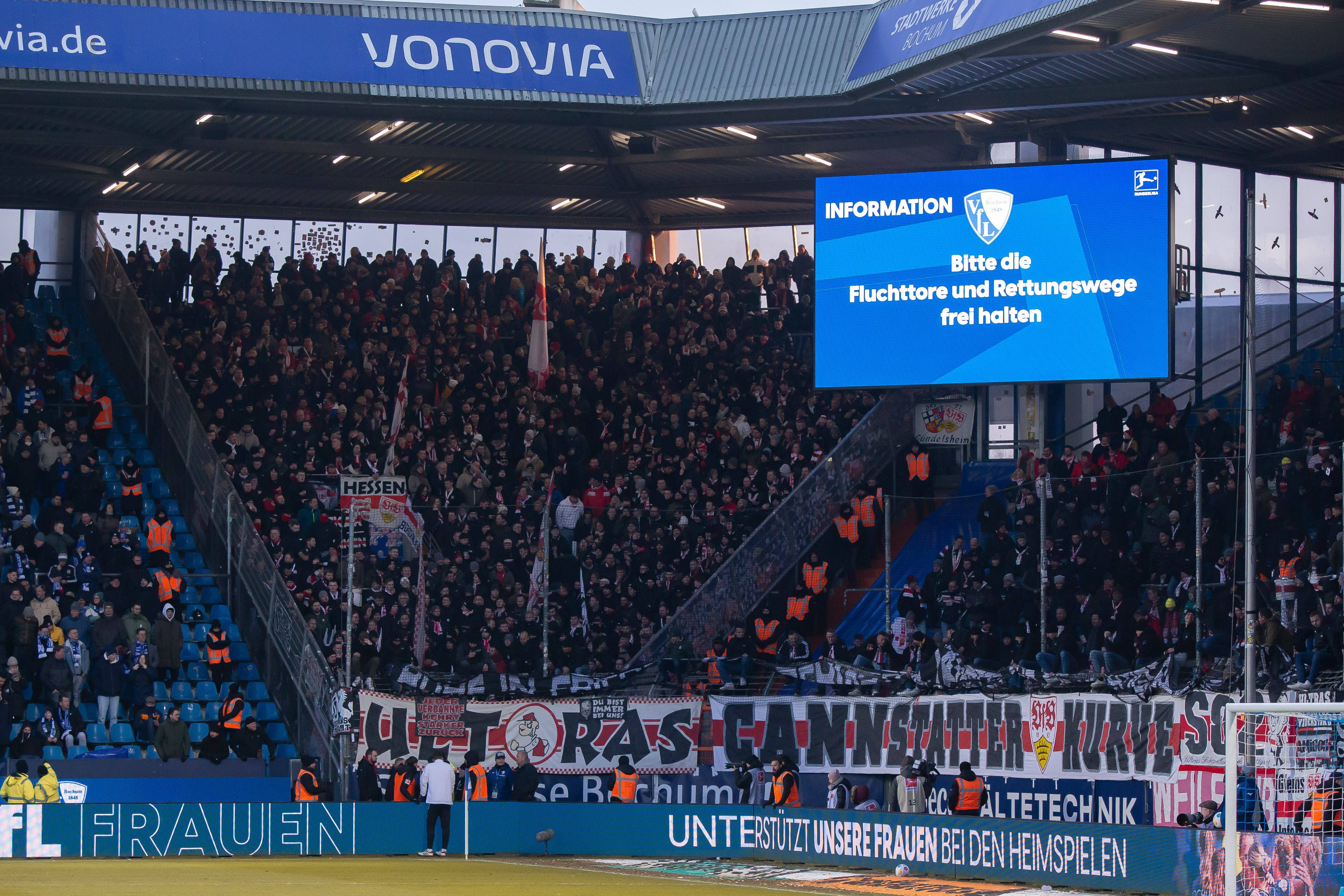 Spiel unterbrochen: Hat ein Trauer-Banner für Bernstein etwas damit zu tun?