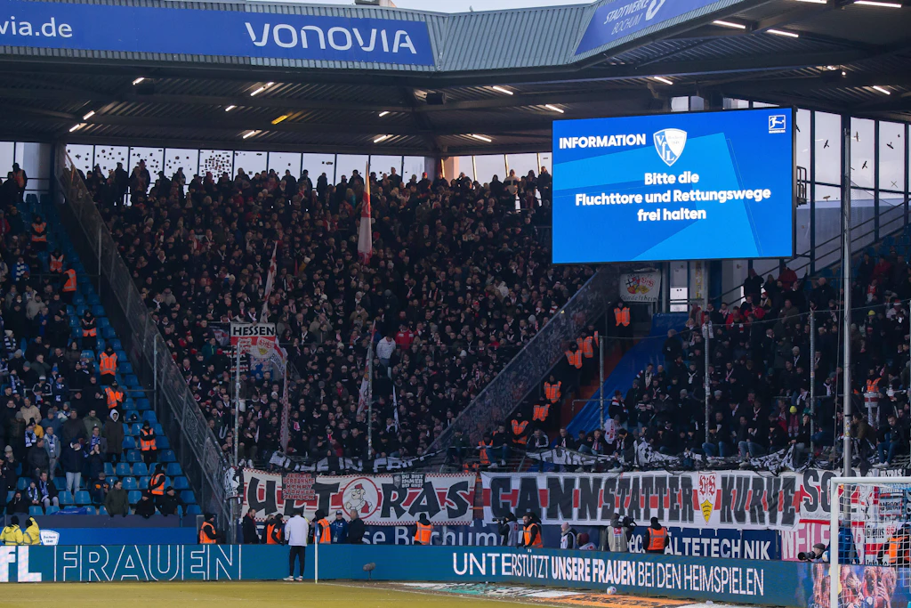 Spiel unterbrochen: Hat ein Trauer-Banner für Bernstein etwas damit zu tun?