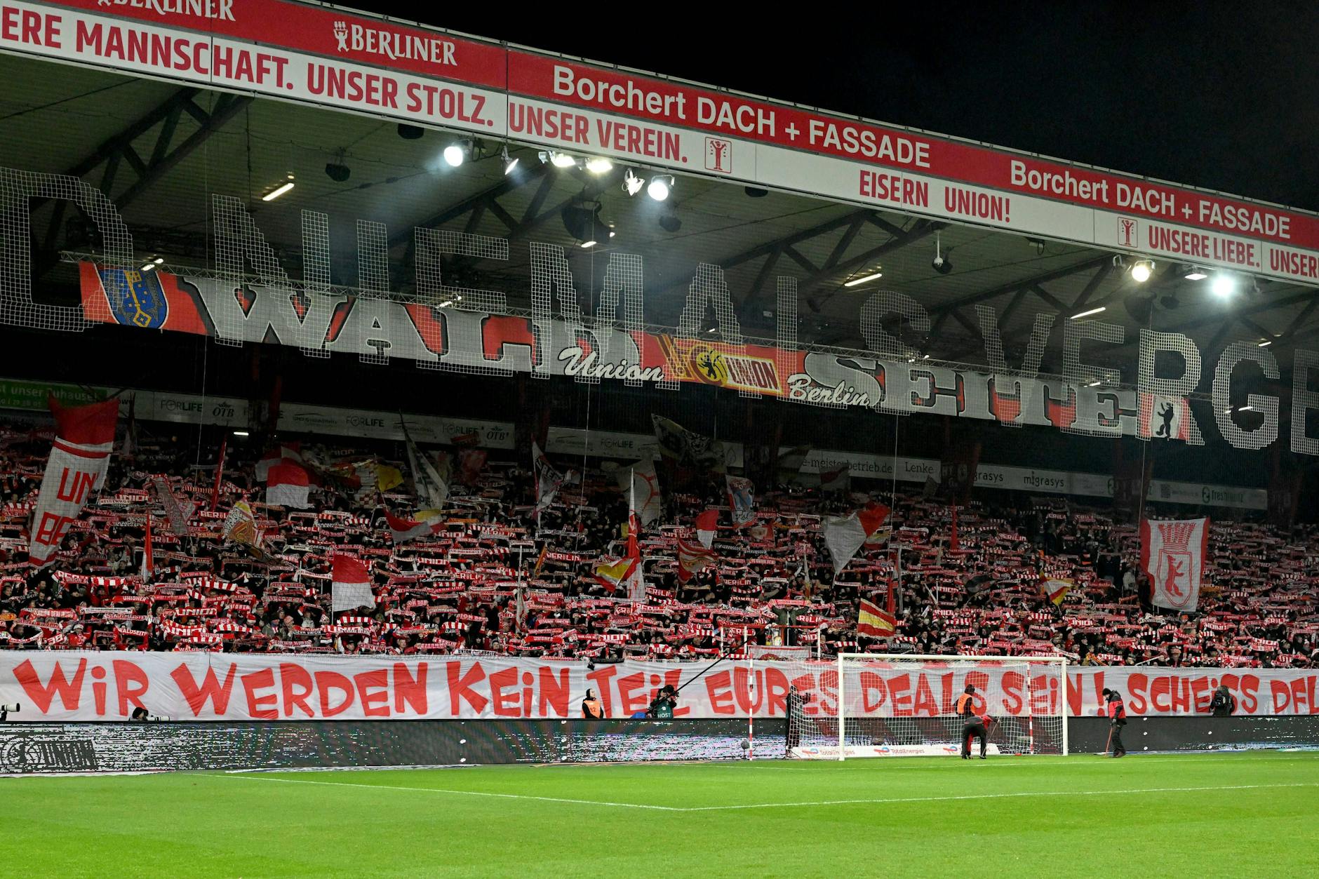 Die Ultras des 1. FC Union kündigen nach dem Investorendeal der DFL weitere Proteste an. 