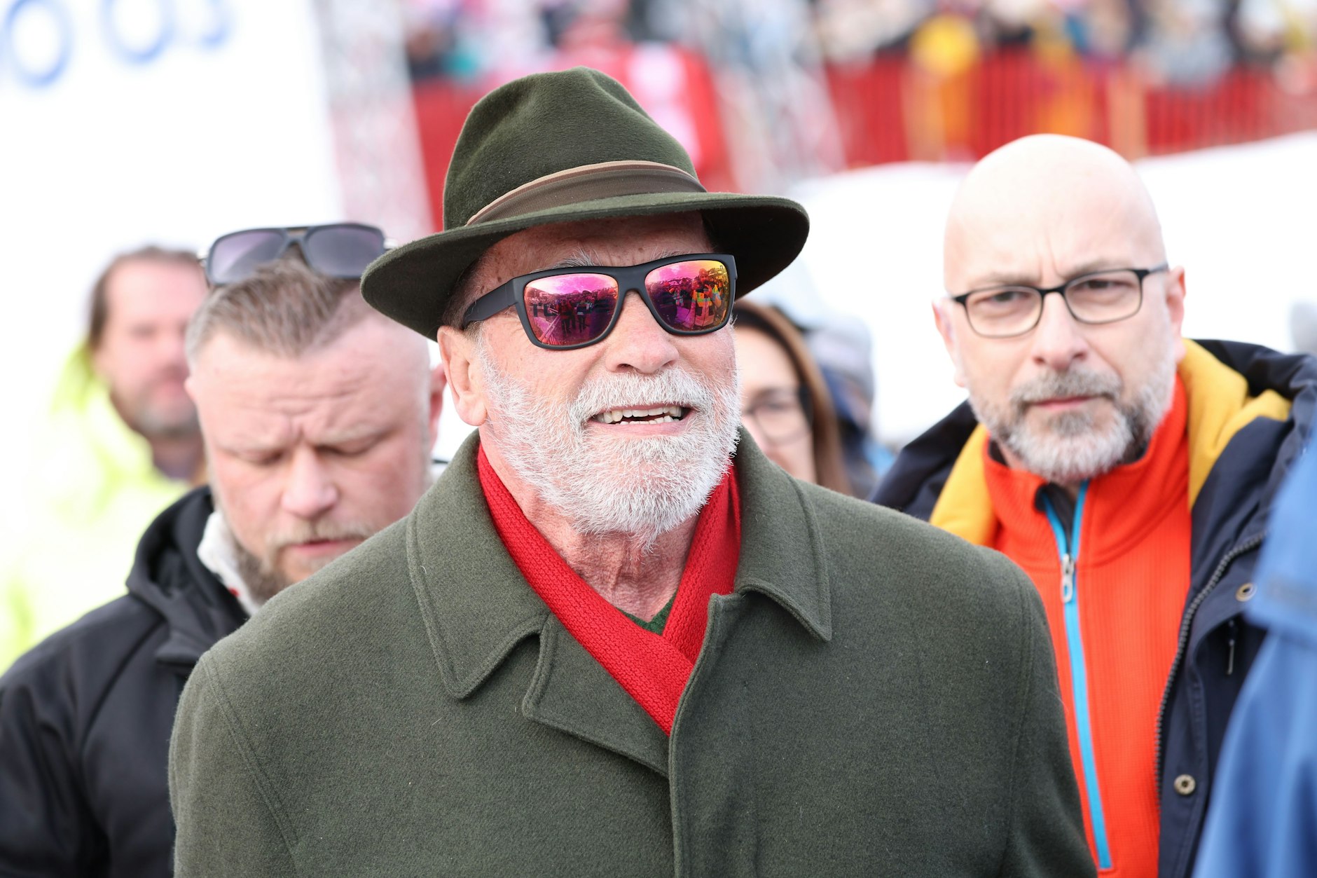 Tut Gutes, hat aber Ärger mit den Behörden: Arnold Schwarzenegger, Everybody's Darling und hier halb inkognito in Kitzbühel.