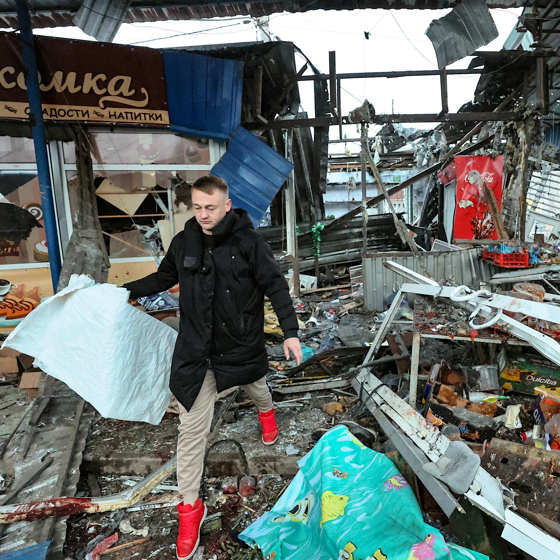 27 Tote: Russland wirft Ukraine barbarischen Angriff auf belebten Markplatz vor