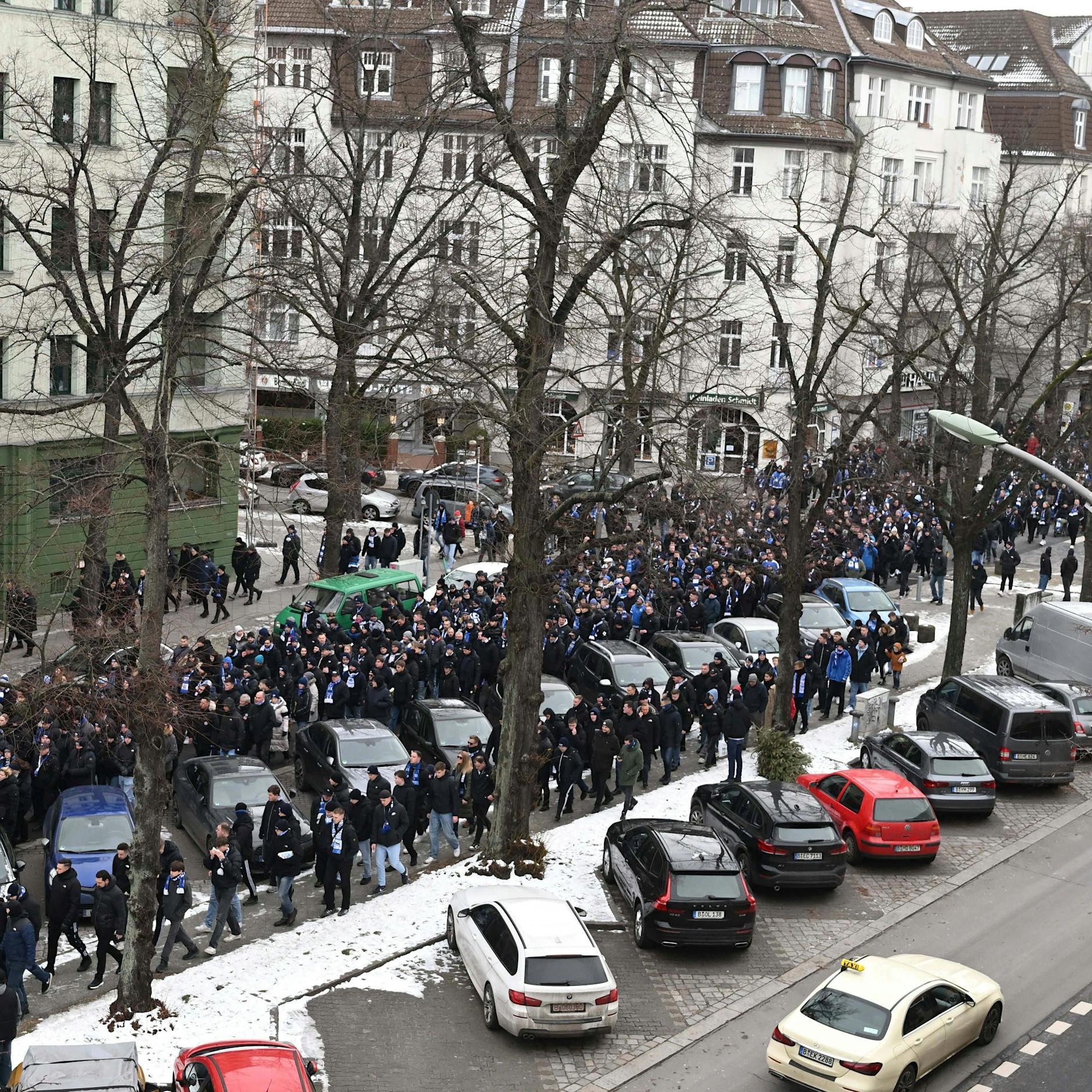 Hertha BSC: 7000 Menschen und unzählige Tränen beim Trauermarsch für Bernstein