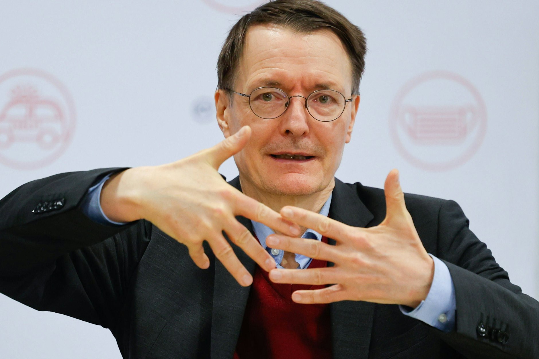 Verliebt: Bundesgesundheitsminister Karl Lauterbach.