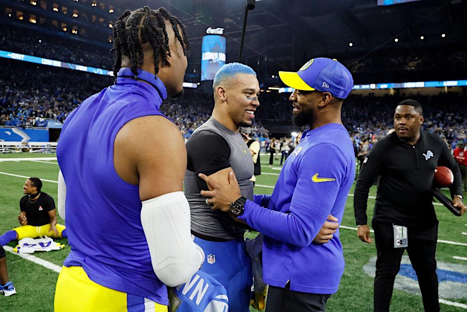 Amon-Ra St. Brown (M) von den Detroit Lions feiert den Sieg gegen die Los Angeles Rams.  
