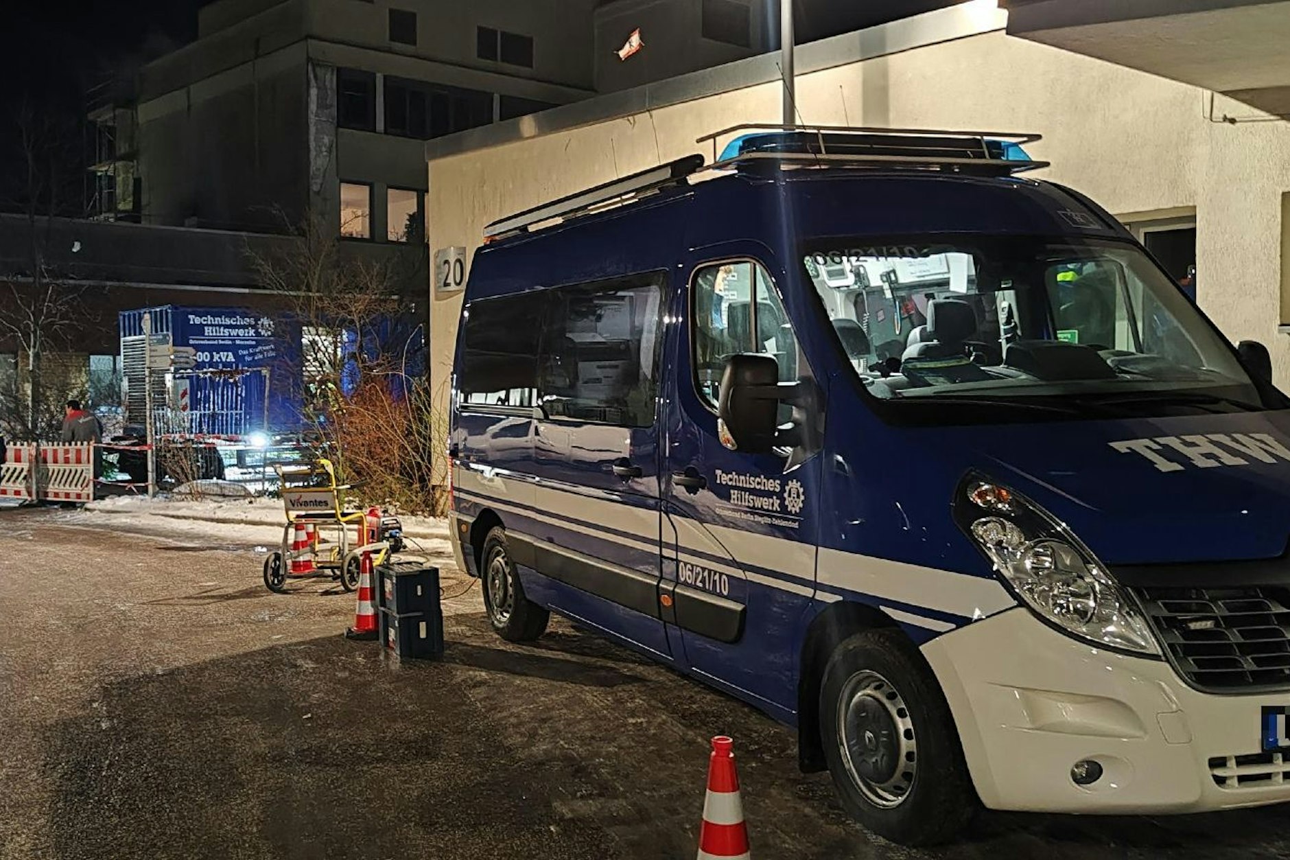 Das Technische Hilfswerk musste wegen eines Stromausfalls im Vivantes Klinikum Neukölln anrücken.