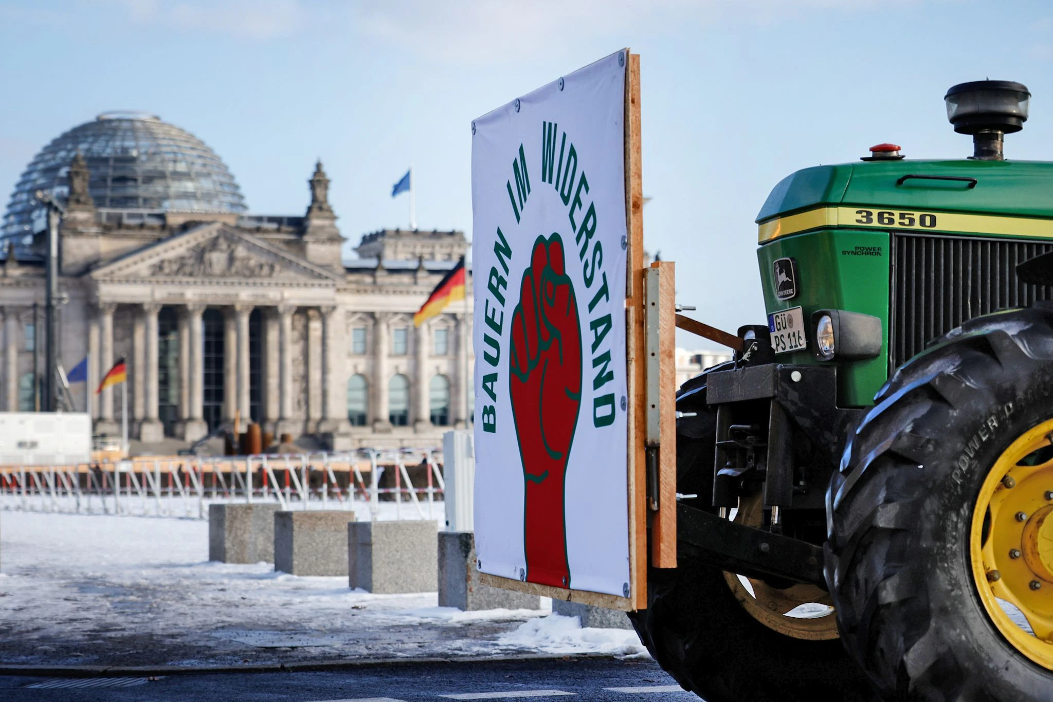 Parallel zur Agrarmesse Grüne Woche haben Bauern erneut in Berlin protestiert. Das Bündnis «Wir haben es satt» hat dazu aufgerufen, für ökologische Landwirtschaft und Umweltschutz zu demonstrieren.  