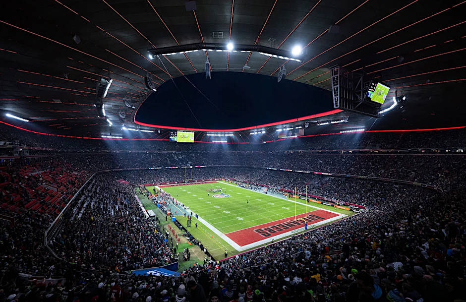 ARCHIV - Die Carolina Panthers werden in der Allianz Arena antreten.  