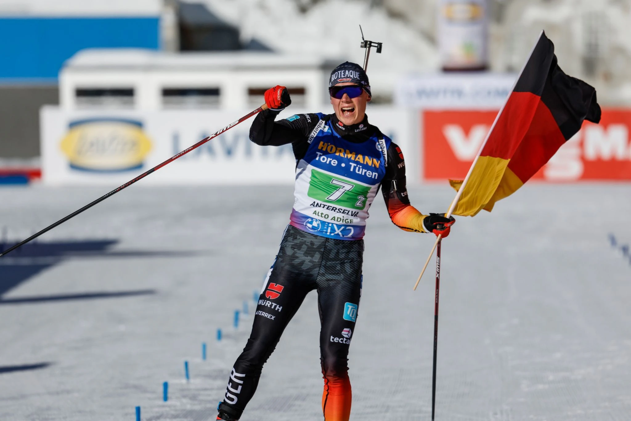 dpatopbilder - Freude beim deutschen Biathlon-Team: Bei der Einzel-Staffel konnte sich Justus Strelow am Samstag den Sieg im italienischen Antholz  sichern.  