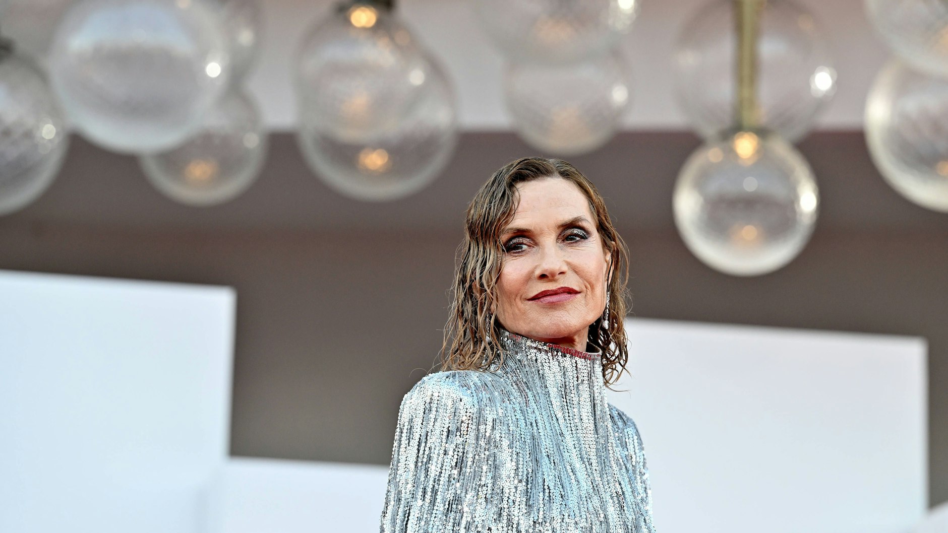 Megastar Isabelle Huppert aus Frankreich kommt zur 74. Berlinale.