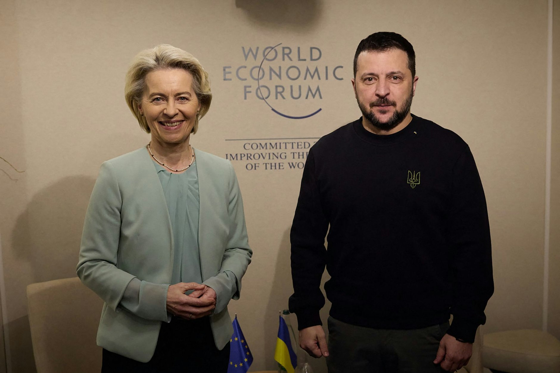 EU-Kommissionspräsidentin Ursula von der Leyen mit dem Präsidenten der Ukraine, Wolodymyr Selenskyj, auf dem Weltwirtschaftsforum in Davos
