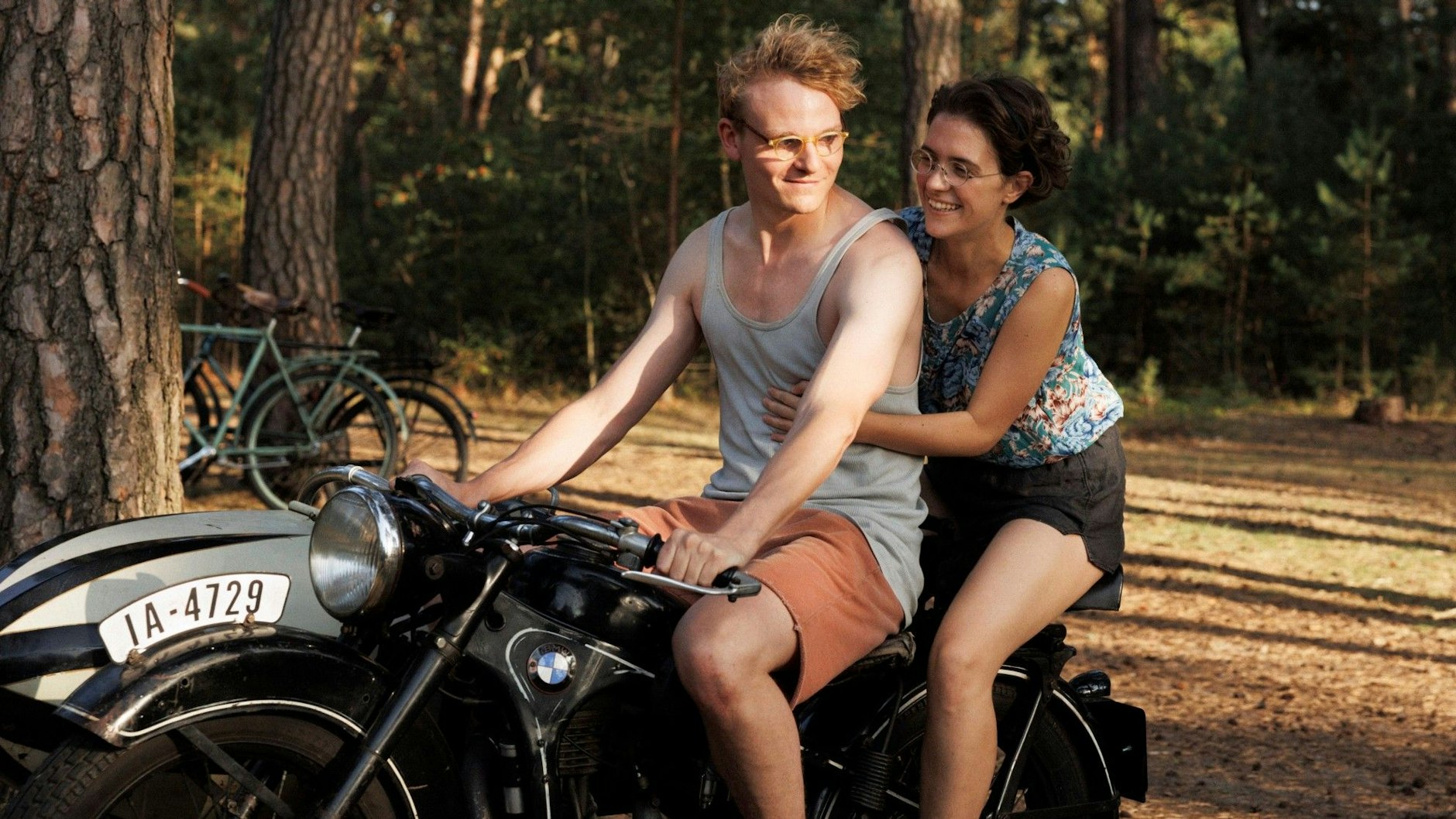 Filmszene aus dem Berlinale-Wettbewerbsfilm „In Liebe, Eure Hilde“ mit Liv Lisa Fries.