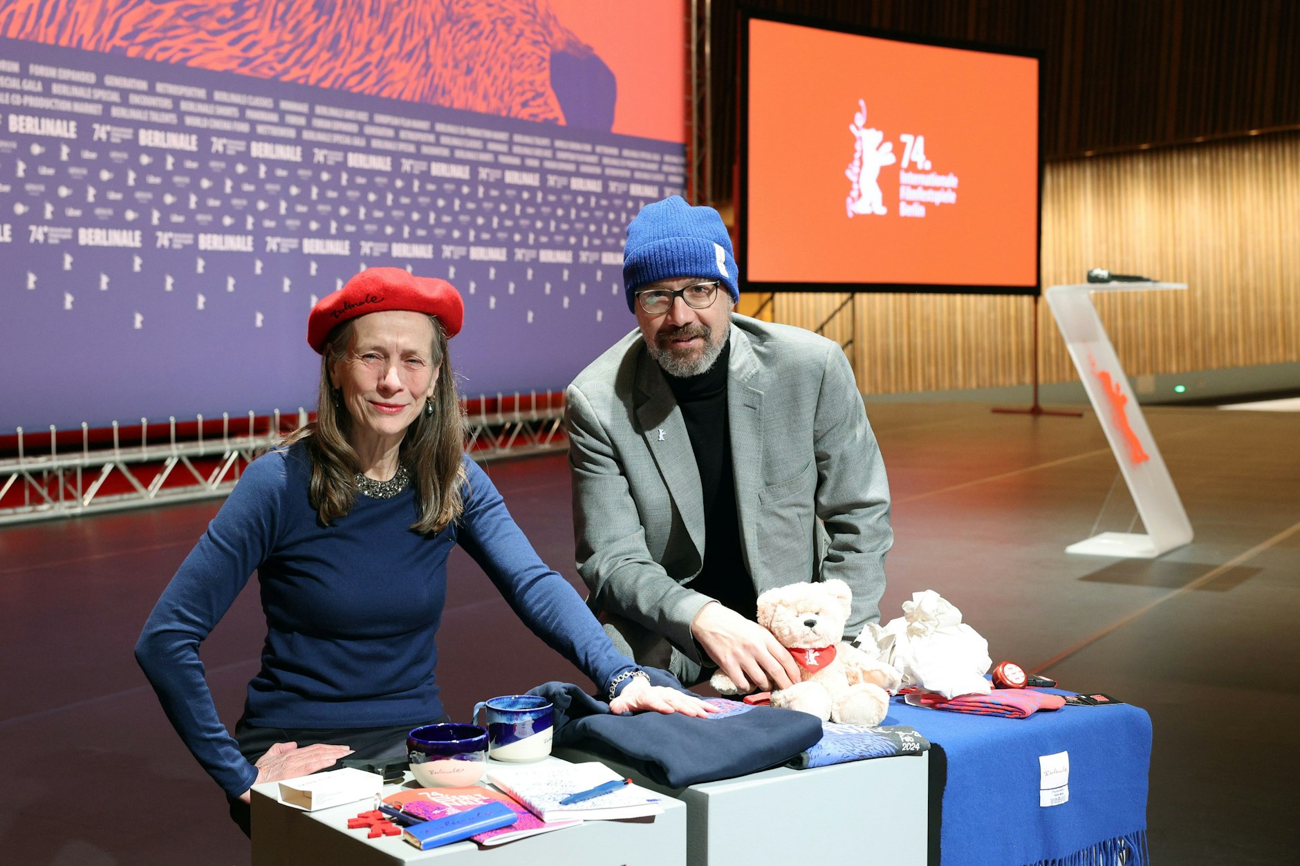 Die Berlinale-Chefs Mariette Rissenbeek und Carlo Chatrian geben bei der Pressekonferenz zur 74. Berlinale einen Ausblick auf das Programm. 