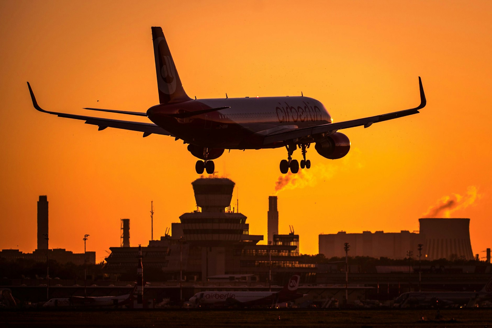 Airbus A320 der Fluglinie Air Berlin 2017 am Flughafen Tegel: Hebt die Air Berlin bald wieder ab?