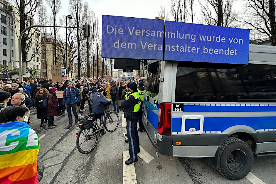 Wegen zu großen Andrangs wurde die Demonstration gegen rechts in München abgebrochen.  