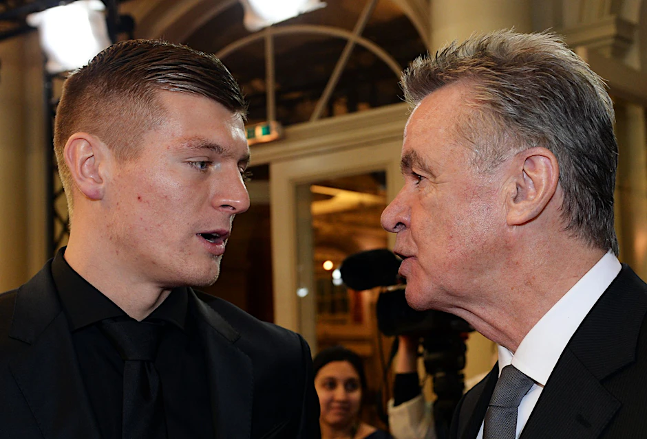ARCHIV - Ottmar Hitzfeld verhalf Toni Kroos als einstiger Bayern-Trainer zu dessen Bundesliga-Debüt.  