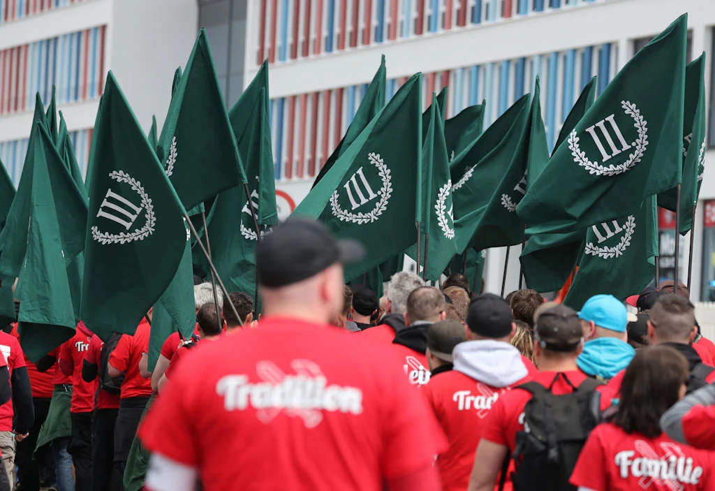Völkisch und aggressiv: Berlins Verfassungsschutz warnt vor Neonazi-Partei Der III. Weg