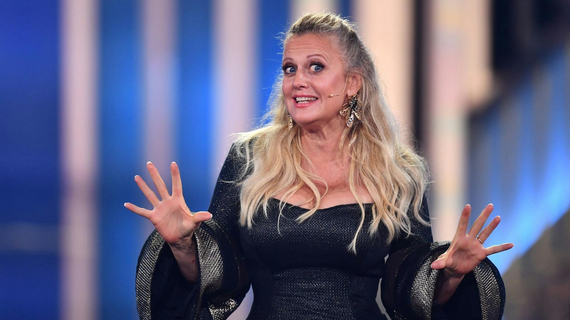 Barbara Schöneberger moderiert den deutschen ESC-Vorausscheid in den Studios Berlin-Adlershof.