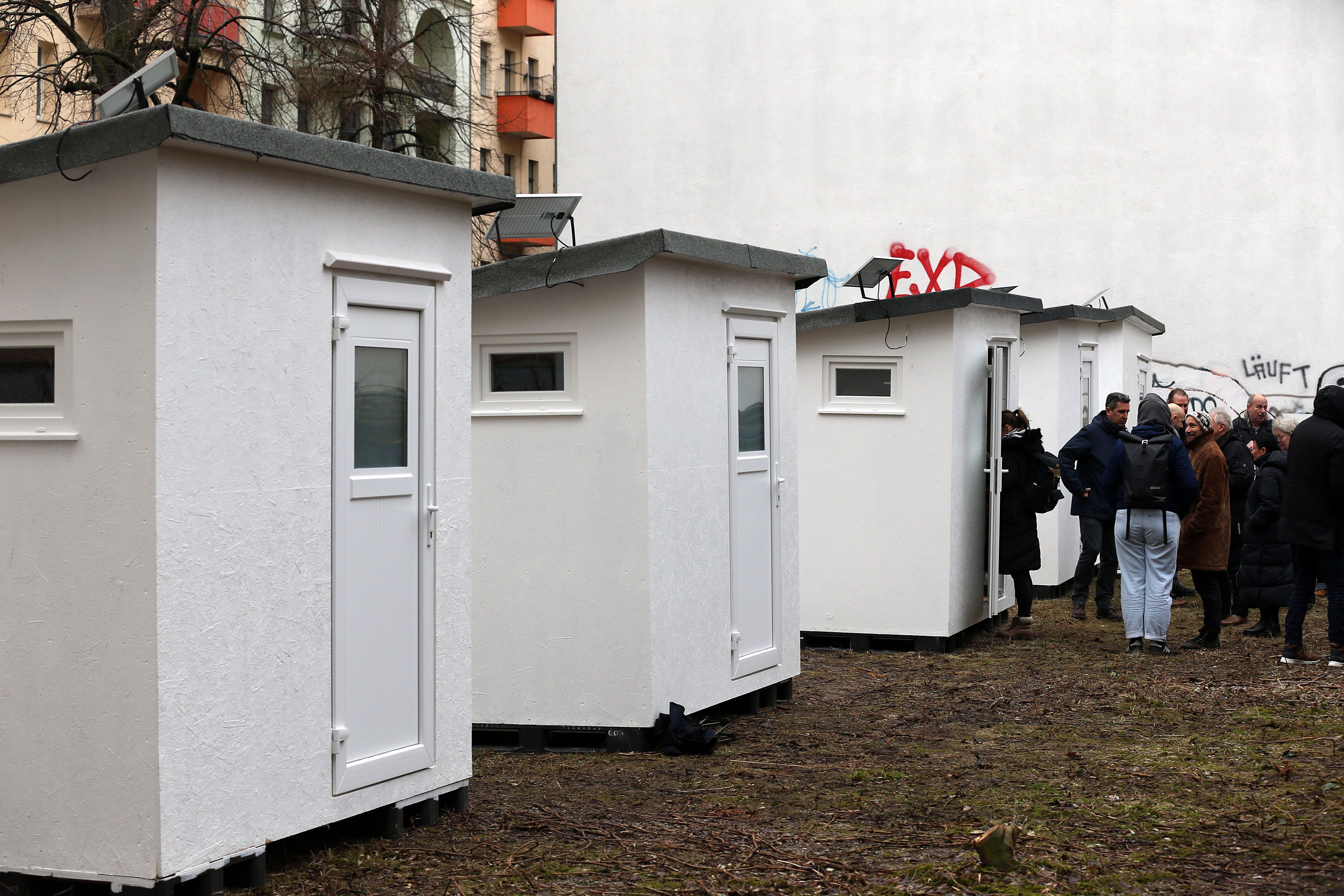 „Safe Places“: Diese Wohnboxen stehen jetzt für Obdachlose in Neukölln