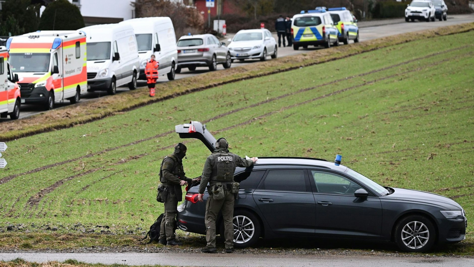 Die Polizei sperrte das Haus in Unterkirnach weiträumig ab und evakuierte umliegende Gebäude.