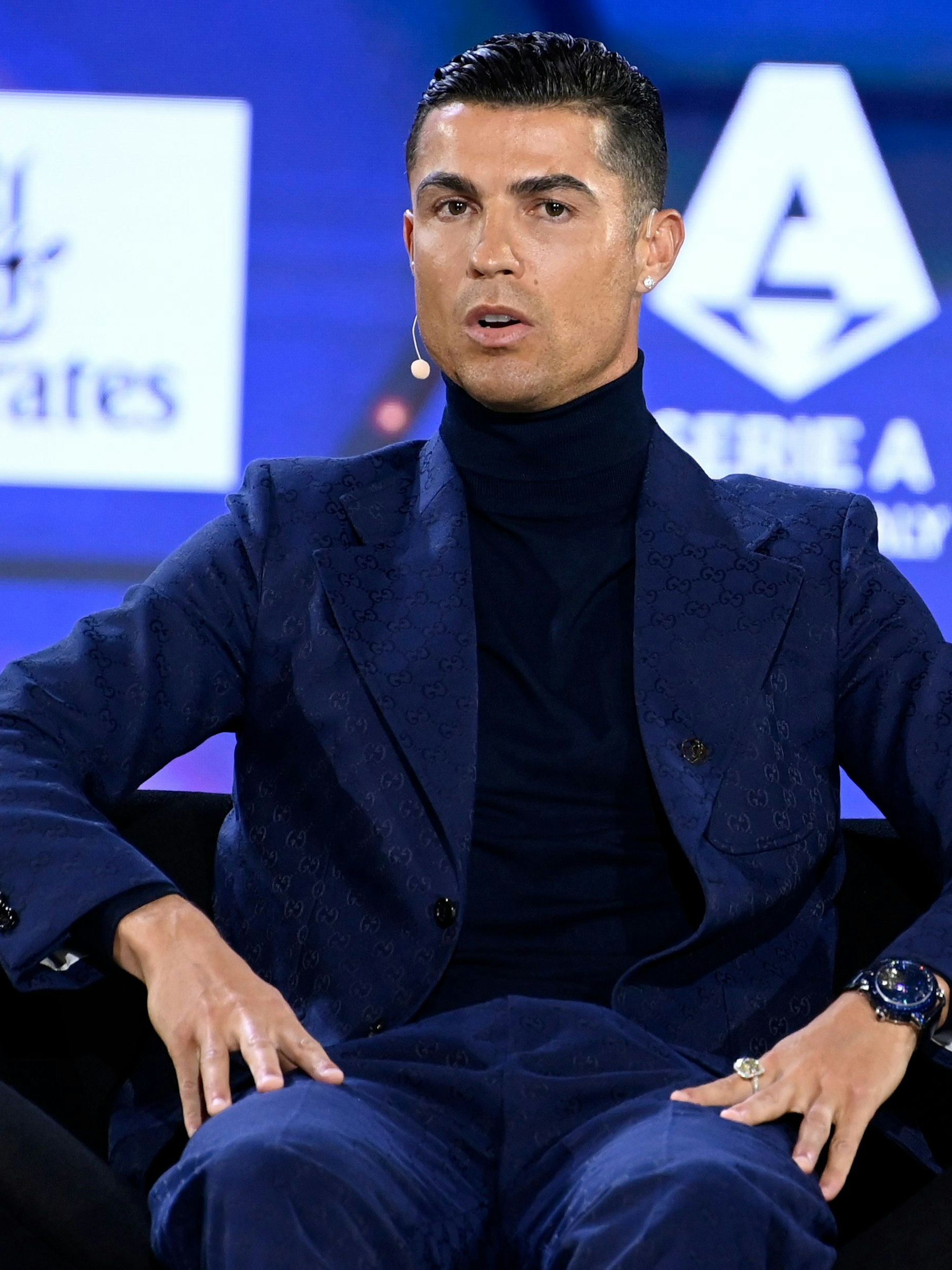 Cristiano Ronaldo spricht bei der 14. Verleihung der Dubai Globe Soccer Awards 2024. Dem Portugiesen&nbsp; gefällt es in Saudi-Arabien offenbar.&nbsp;