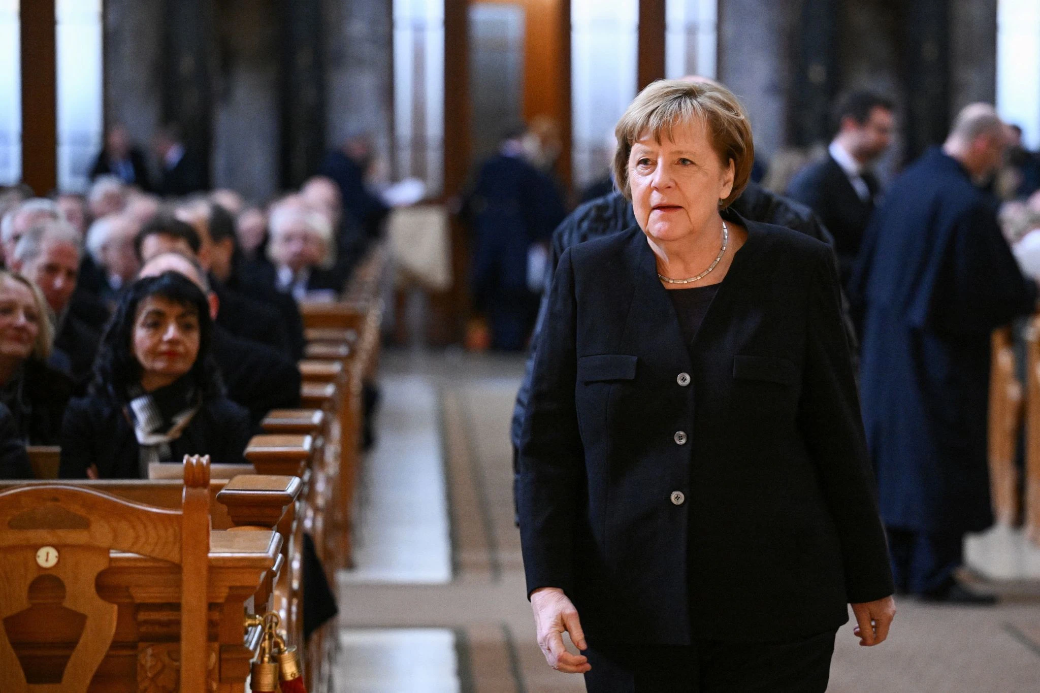 dpatopbilder - Zu Ehren von Wolfgang Schäuble, der am zweiten Weihnachtstag verstorben ist, findet in Berlin ein Trauerstaatsakt statt. Zum Gedenkgottesdienst im Berliner Dom erschien auch die ehemalige Bundeskanzlerin Angela Merkel.  
