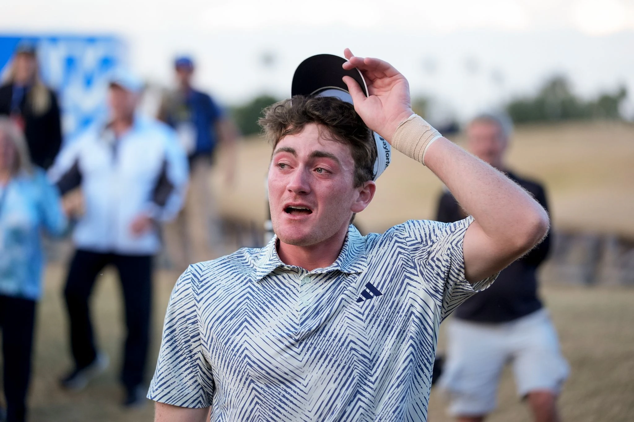 Als erster Amateur-Golfer seit 33 Jahren hat der US-Amerikaner Nick Dunlap ein Turnier auf der PGA-Tour gewonnen. Der 20 Jahre alte Student siegte mit einem Schlag Vorsprung in La Quinta im US-Bundesstaat Kalifornien.  