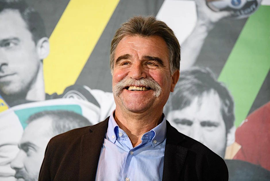 ARCHIV - Heiner Brand traut der deutschen Handball-Nationalmannschaft auch nach der Österreich-Pleite eine Menge zu.  