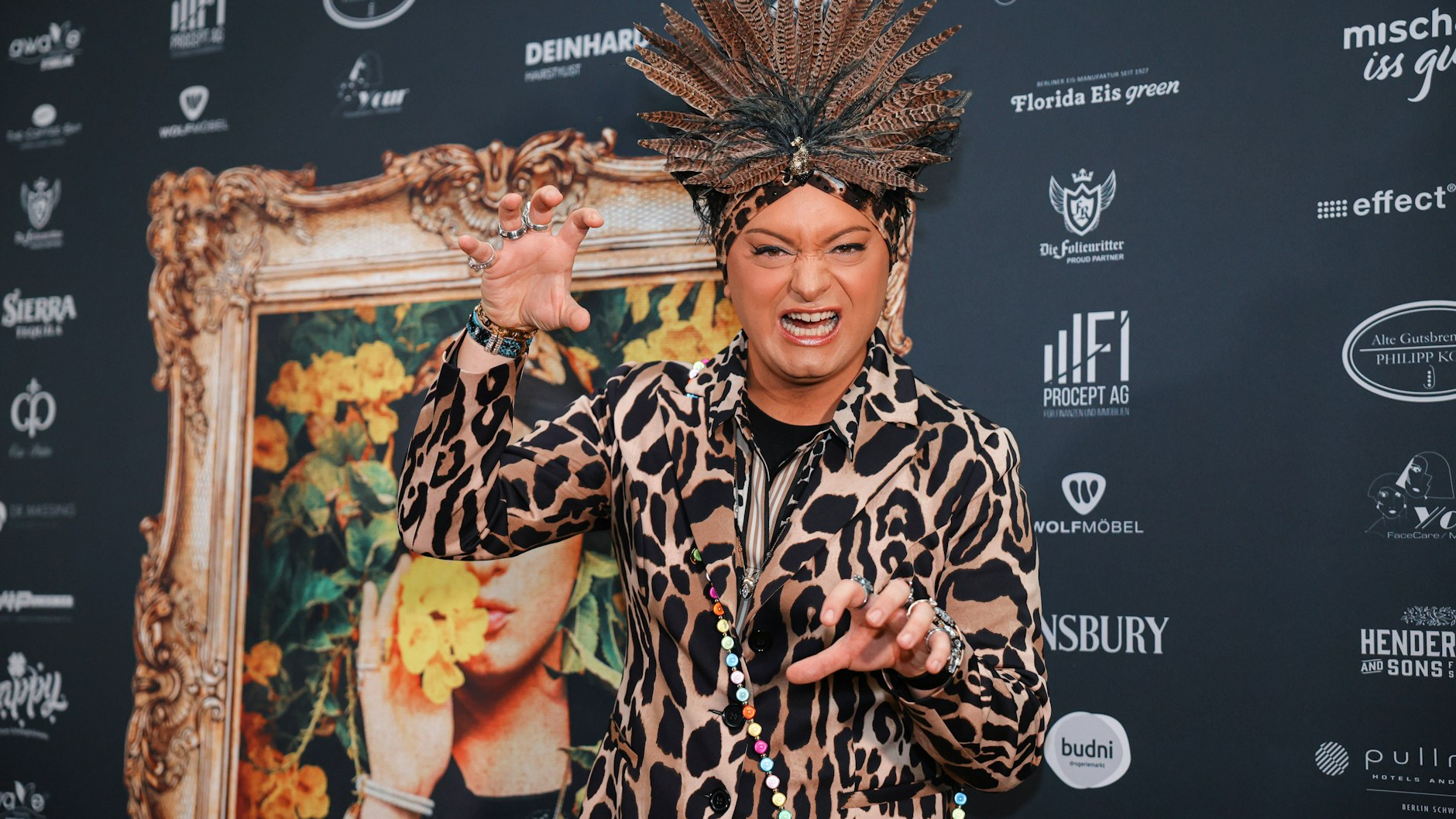 Julian F. M. Stoeckel macht den Tiger – obwohl es die in Australien gar nicht gibt.