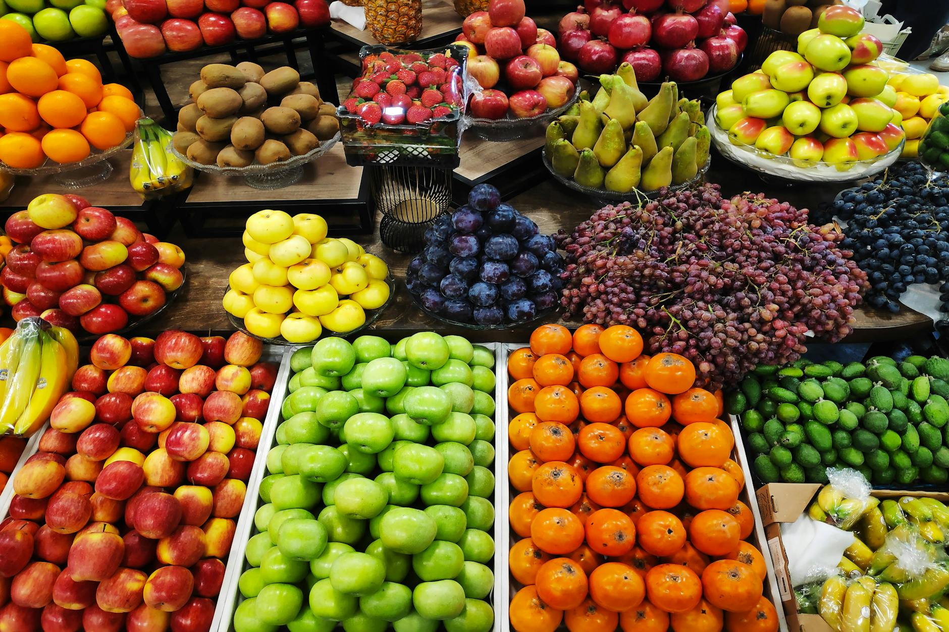 Das meiste Obst und Gemüse kann man - auch wenn es ungewohnt ist - mit Schale essen.