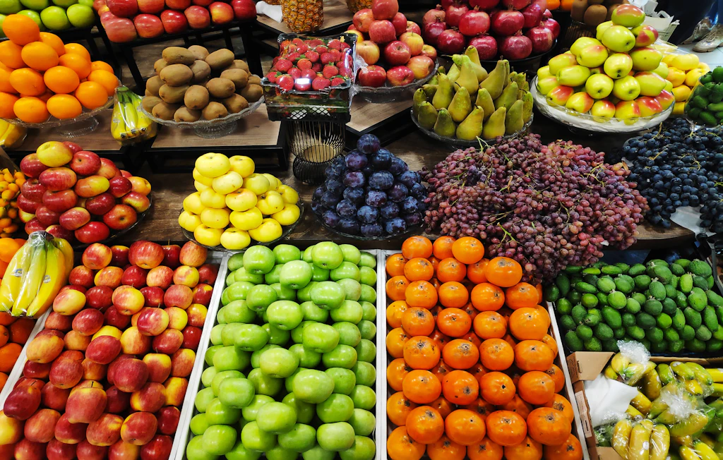 Orange, Banane, Zitrone und Mango: Mit Schale oder ohne?