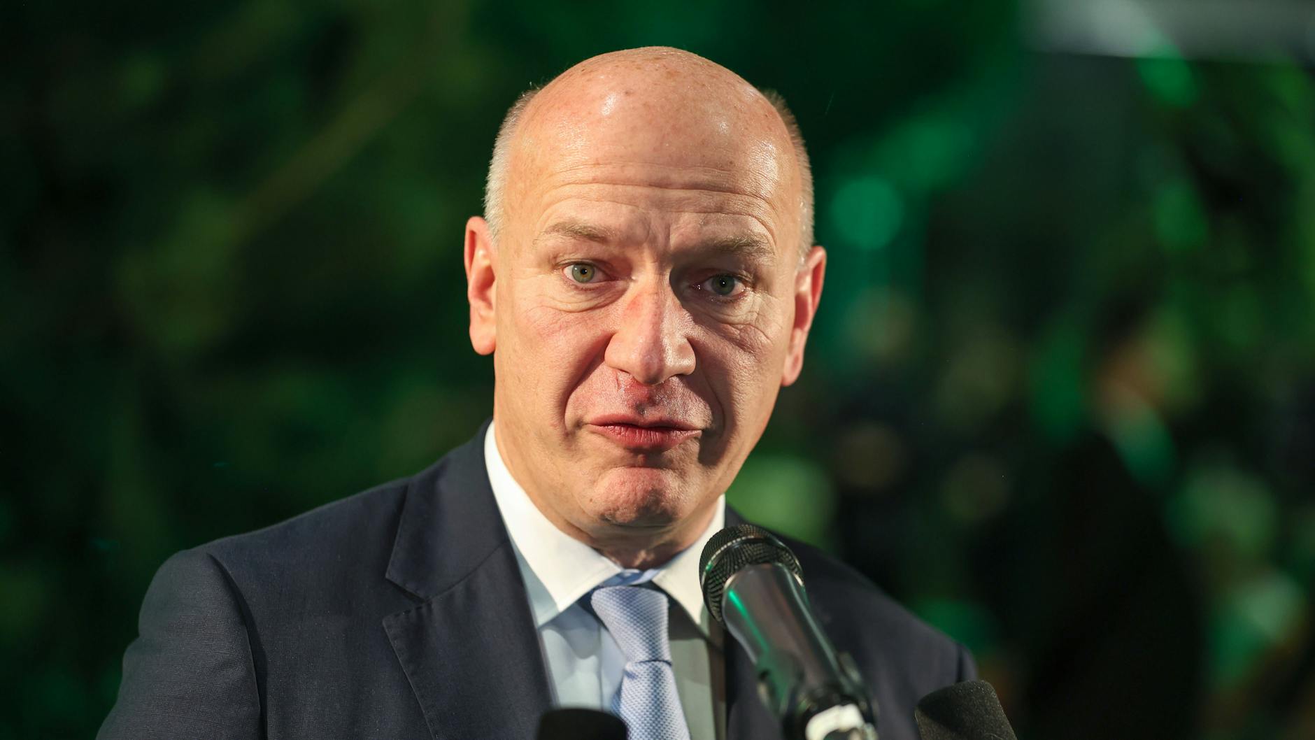 Kai Wegner hält am „Görli-Zaun“ fest. Die Bauarbeiten sollen aber erst im Sommer 2024 abgeschlossen werden.