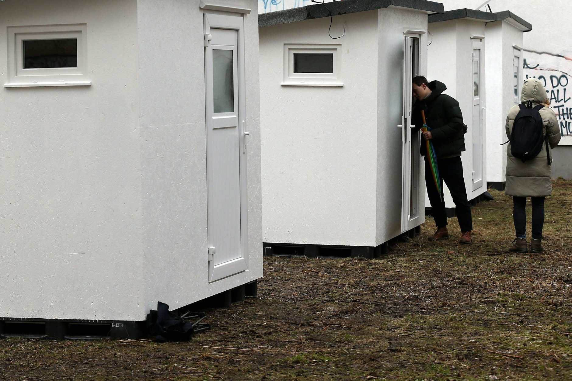 Sechs neue „Safe Places“ in Neukölln – in diesen kleinen Wohnboxen sollen Menschen ohne Obdach eine kurze Zeit ein Zuhause finden.
