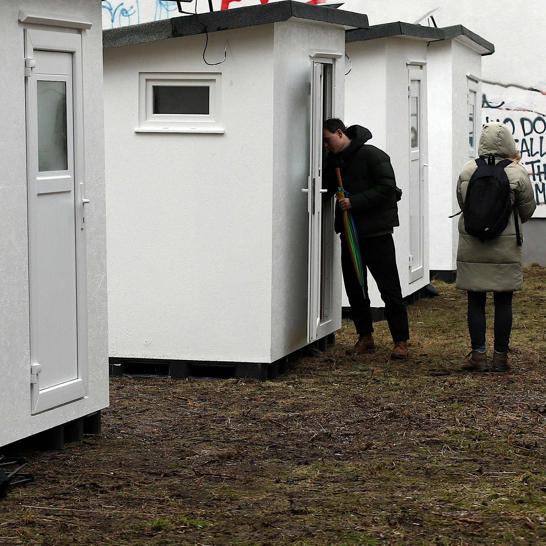 Wohnboxen für Obdachlose in Berlin-Neukölln: So sehen die „Safe Spaces“ sie aus