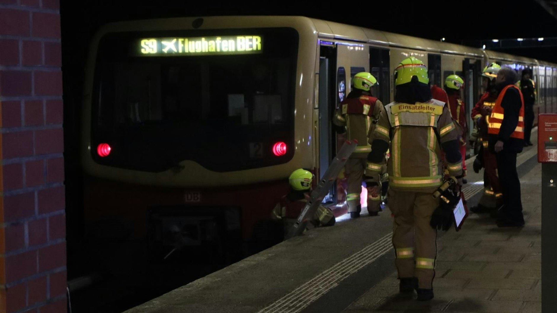 Die Retter am S-Bahnhof Grünbergallee konnten nichts mehr tun.