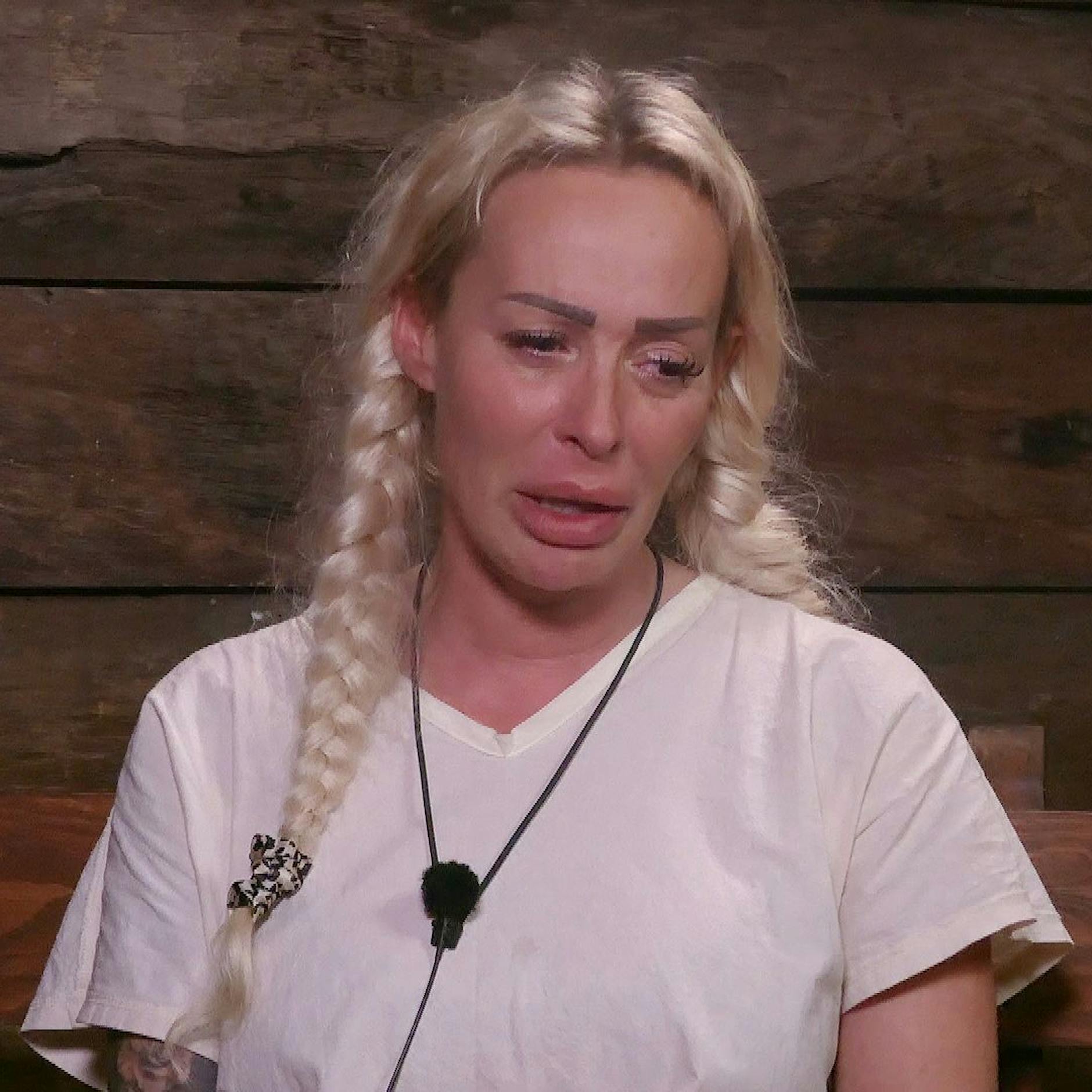 Cora Schumacher nach Dschungel-Aus im Krankenhaus: Gagen-Zoff mit RTL