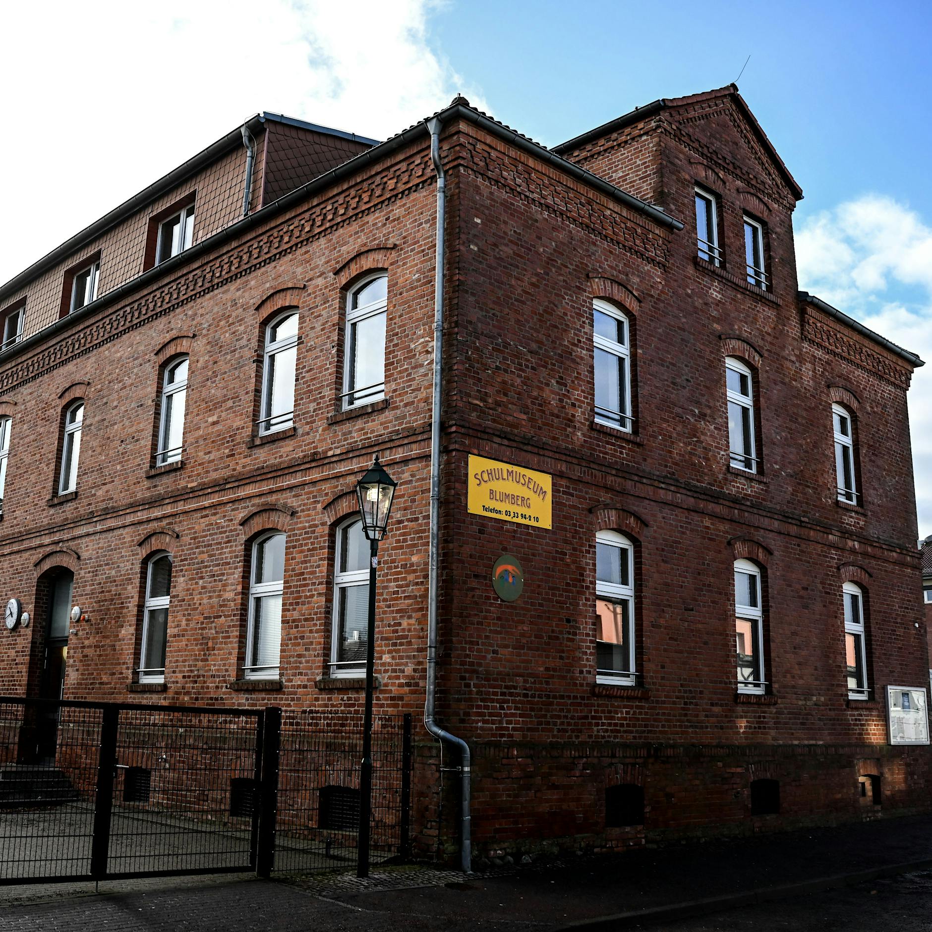 Faulgas ausgetreten: Neun Kinder müssen ins Krankenhaus