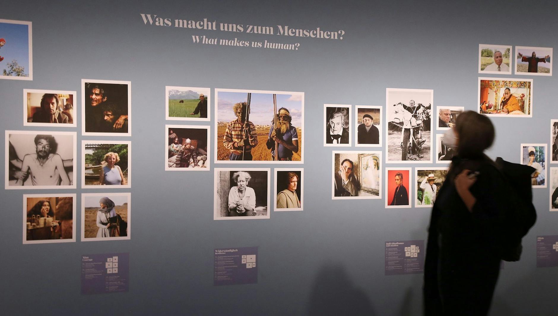 ARCHIV - Eine Frau geht durch die Ausstellungsräume der Ausstellung «Werner Herzog».