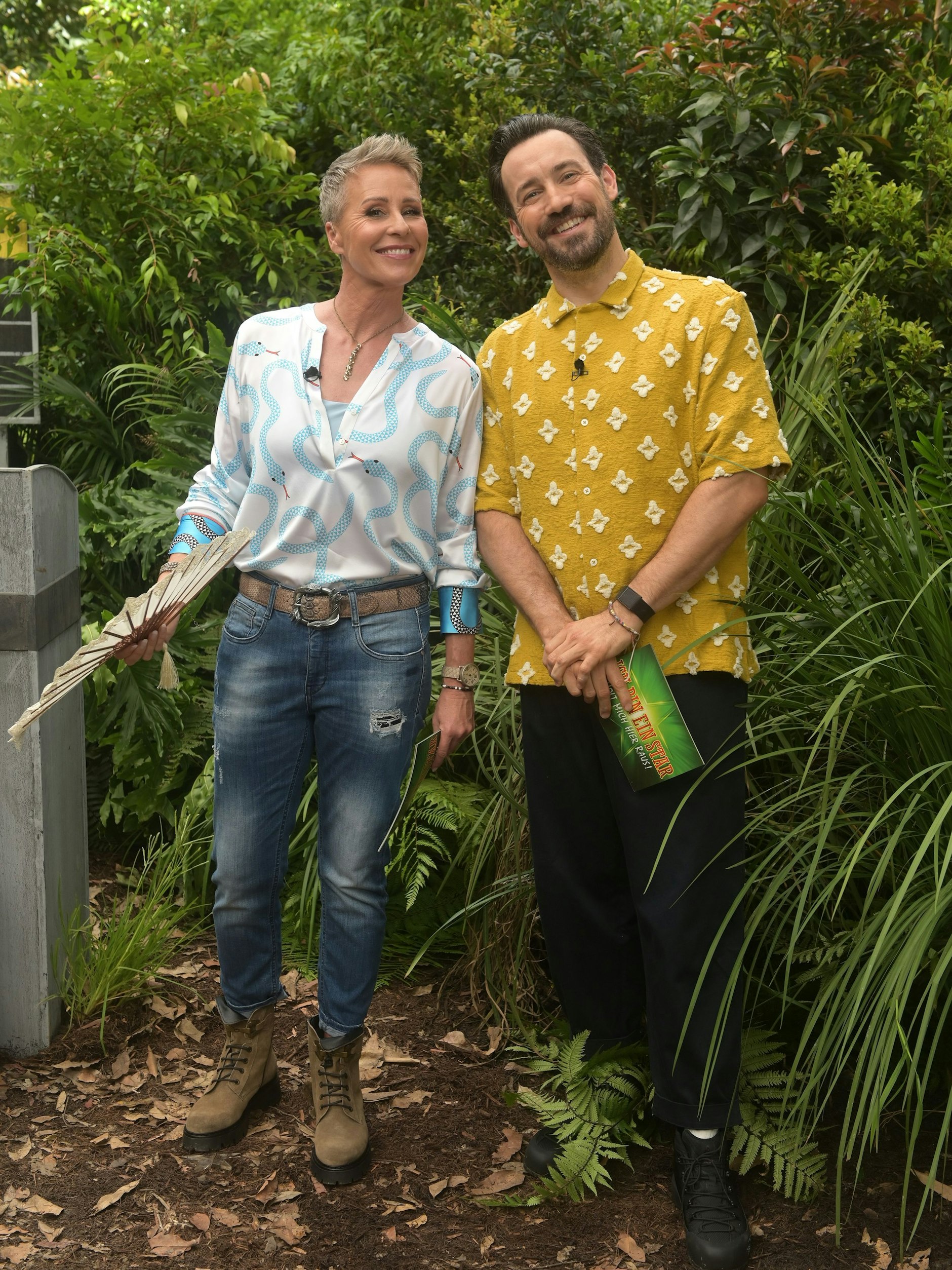 Noch während den Abmoderationen von Sonja Zietlow und Jan Köppen beim Dschungelcamp von RTL sind die Blitze zu sehen.