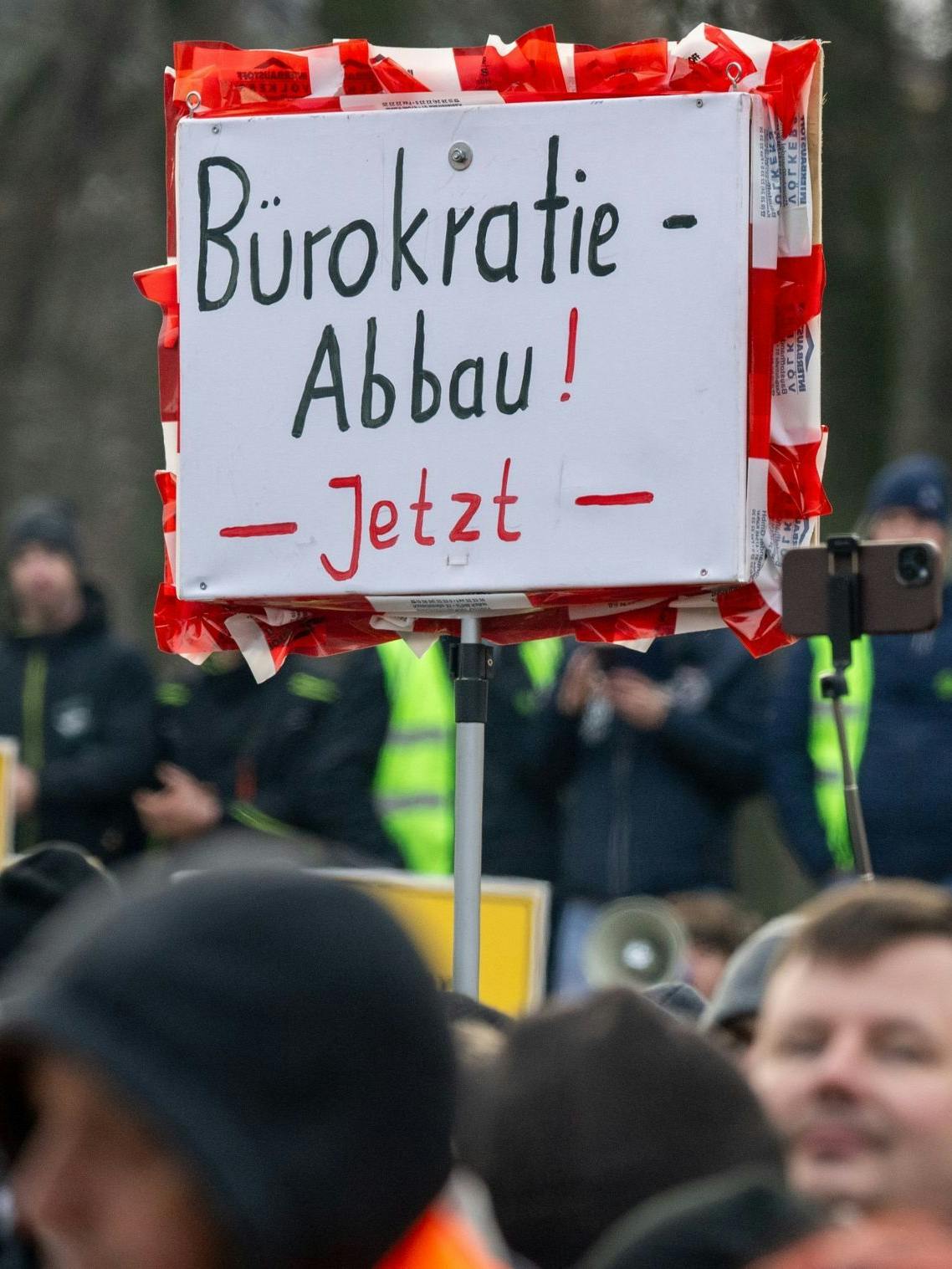 Auch zu viel Bürokratie macht den Bauern das Leben schwer.