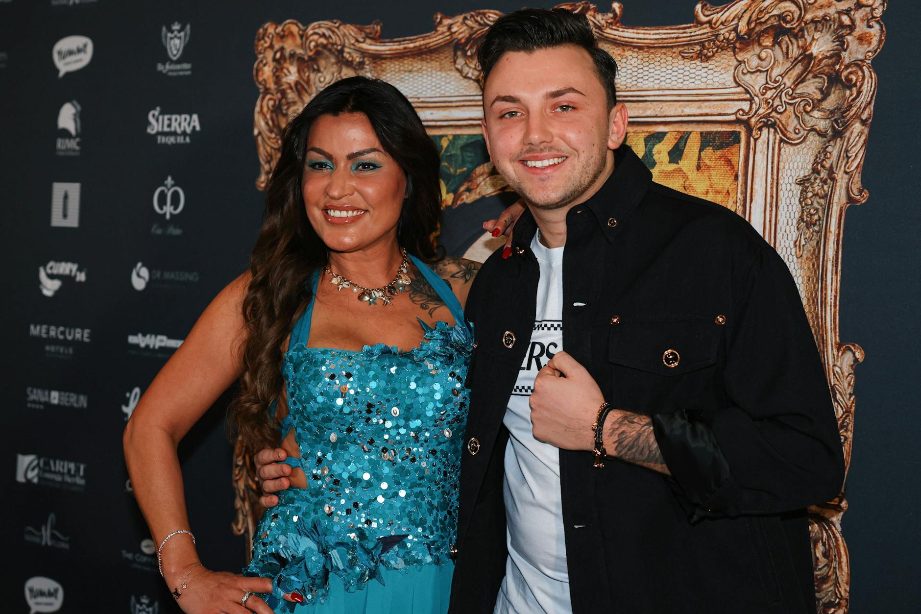 Jasmin Herren und Philipp Bender zeigen sich bei Julian F. M. Stoeckels Dschungelcamp-Party als Power-Paar.